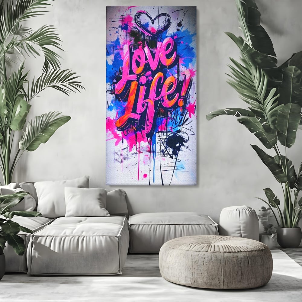 Tablou canvas cu tablou canvas cu graffiti urban iubeste viata, fara rama, pe sasiu de lemn, pe perete intr-un living